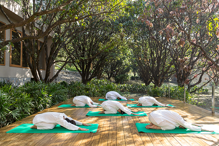 10 Eco Friendly Yoga Retreats - Green With Renvy