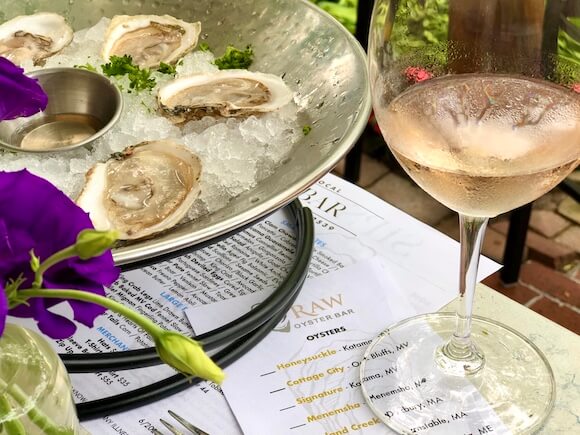 Oysters and rose wine